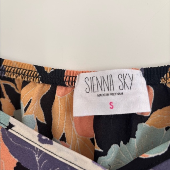 Sienna Sky Floral Crop Top - Picture 2 of 3